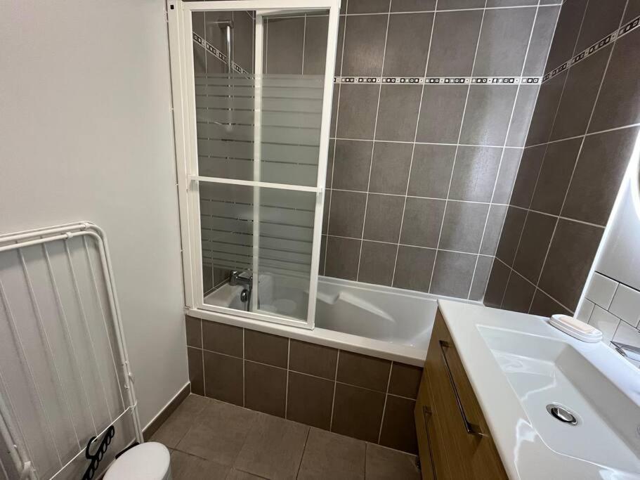 Dahlia, Appt Cosy Avec Parking Et Balcon Caen Exterior foto